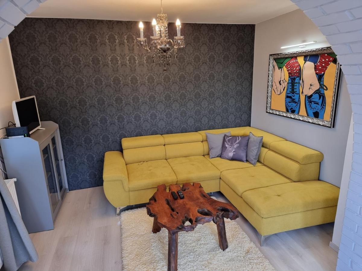 Apartmanhaz 2-6 Fonek Daire Peçuy Dış mekan fotoğraf